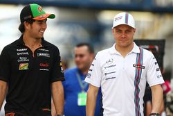(L to R): Sergio Perez, Sahara Force India F1 with Valtteri Bottas, Williams
