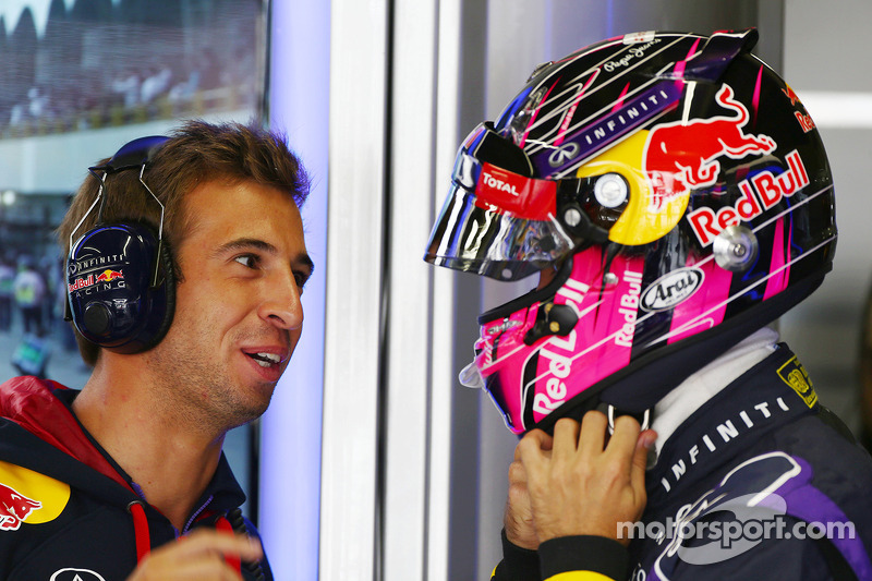 Antonio Felix da Costa, piloto de pruebas de Red Bull Racing, con Sebastian Vettel, Red Bull Racing