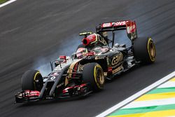 Pastor Maldonado, Lotus F1 E21 locks up under braking