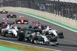 Lewis Hamilton, Mercedes AMG F1 W05 at the start of the race