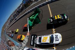 Start: Denny Hamlin, Joe Gibbs Racing Toyota leads