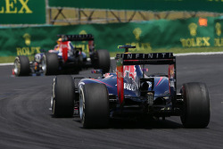 Sebastian Vettel, Red Bull Racing RB10, leidt teamgenoot Daniel Ricciardo, Red Bull Racing RB10