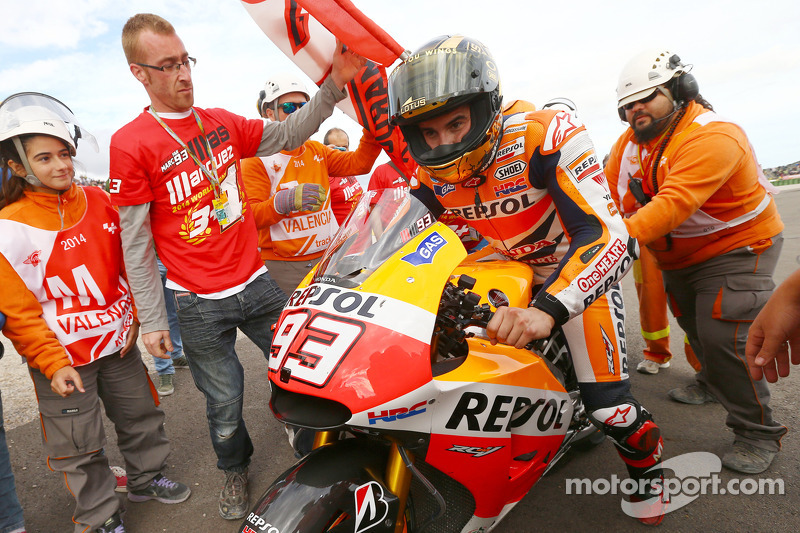 <img src="http://cdn-1.motorsport.com/static/custom/car-thumbs/MOTOGP_2017/RIDERS_NUMBERS/Marquez.png" width="50" /> #19 MotoGP Valencia 2014