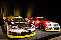 Championship contenders press conference: cars of Denny Hamlin, Joe Gibbs Racing Toyota and Kevin Harvick, Stewart-Haas Racing Chevrolet