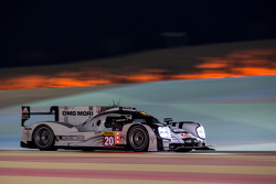 #20 Porsche Team Porsche 919 Hybrid: Timo Bernhard, Mark Webber, Brendon Hartley