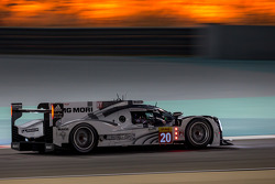 #20 Porsche Team Porsche 919 Hybrid: Timo Bernhard, Mark Webber, Brendon Hartley