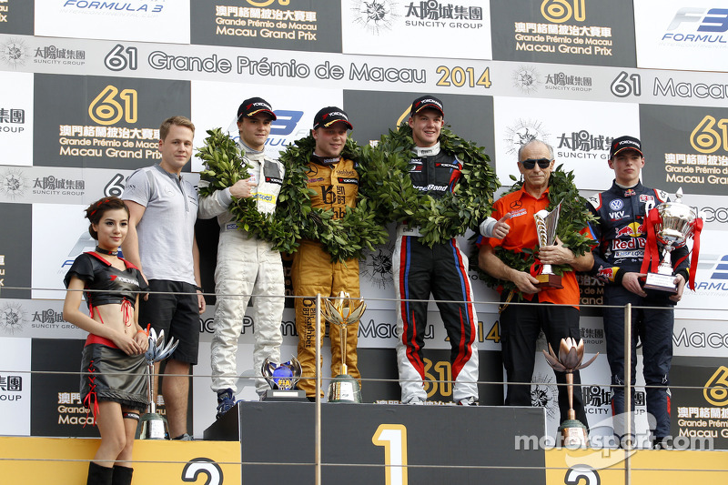 Podium, 2nd Lucas Auer, Kfzteile24 Mücke Motorsport Dallara F312 Mercedes-HWA, 1st Felix Rosenqvist,
