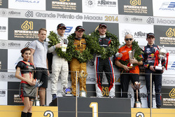 Podium, 2nd Lucas Auer, Kfzteile24 Mücke Motorsport Dallara F312 Mercedes-HWA, 1st Felix Rosenqvist, Kashbet.com by Mücke Motorsport Dallara F312 Mercedes-HWA, 3rd Nick Cassidy, Three Bond with T-Sport Dallara F314 NBE, Peter Mücke, Team Mücke Motorsport