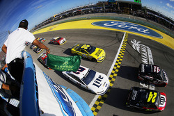 Start: Jeff Gordon, Hendrick Motorsports Chevrolet leads