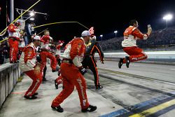 Kevin Harvick's team celebrates the victory and 2014 championship