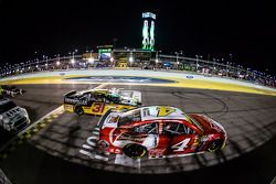 Restart: Kevin Harvick, Stewart-Haas Racing Chevrolet devant Ryan Newman, Richard Childress Racing C