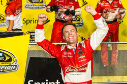 Race winner and 2014 NASCAR Sprint Cup series champion Kevin Harvick, Stewart-Haas Racing Chevrolet celebrates