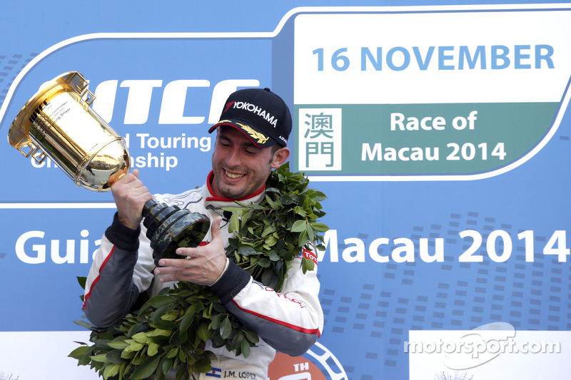 Il vincitore della corsa Jose maria Lopez su Citroën C-Elysee WTCC del team Citroën Total WTCC