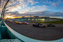 Jeff Gordon, Hendrick Motorsports Chevrolet; Denny Hamlin, Joe Gibbs Racing Toyota; Kevin Harvick, S