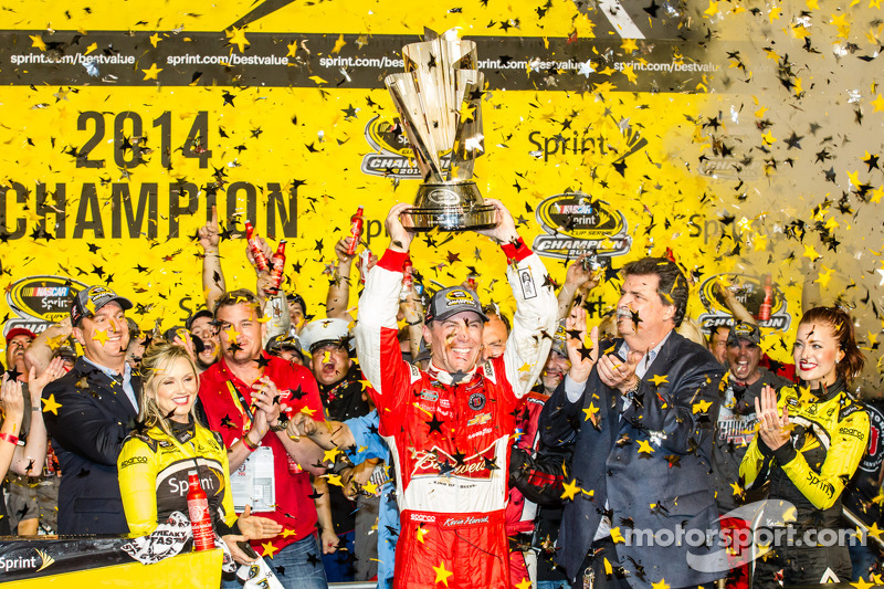 Race winner and 2014 NASCAR Sprint Cup series champion Kevin Harvick, Stewart-Haas Racing Chevrolet celebrates