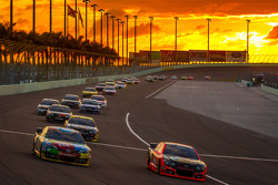 Tony Stewart, Stewart-Haas Racing Chevrolet and Kyle Busch, Joe Gibbs Racing Toyota