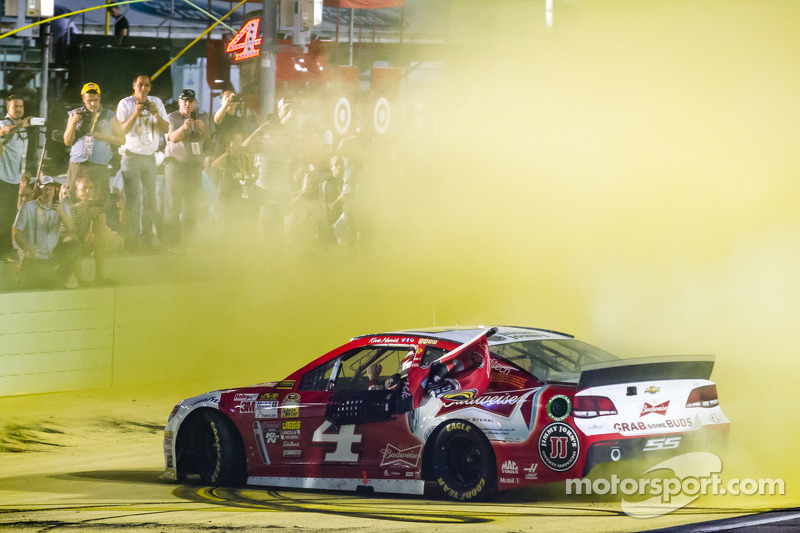 Race winner and 2014 NASCAR Sprint Cup series champion Kevin Harvick, Stewart-Haas Racing Chevrolet celebrates