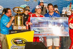 Race winner and 2014 NASCAR Sprint Cup series champion Kevin Harvick, Stewart-Haas Racing Chevrolet accepts the boat for the Ford EcoBoost 400