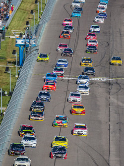 Pace laps: Jeff Gordon, Hendrick Motorsports Chevrolet and Kurt Busch, Stewart-Haas Racing Chevrolet lead the field