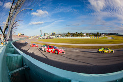 Paul Menard, Richard Childress Racing Chevrolet and Kyle Larson, Ganassi Racing Chevrolet