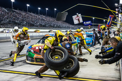 Pit stop for Kyle Busch, Joe Gibbs Racing Toyota