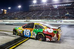 Pit stop for Kyle Busch, Joe Gibbs Racing Toyota