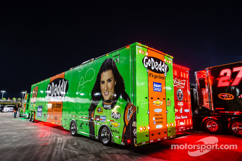 Tır: Danica Patrick, Stewart-Haas Racing Chevrolet