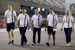 Valtteri Bottas, Williams walks the circuit with the team