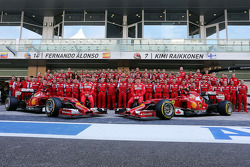 (L to R): Fernando Alonso, Ferrari and team mate Kimi Raikkonen, Ferrari at a team photograph