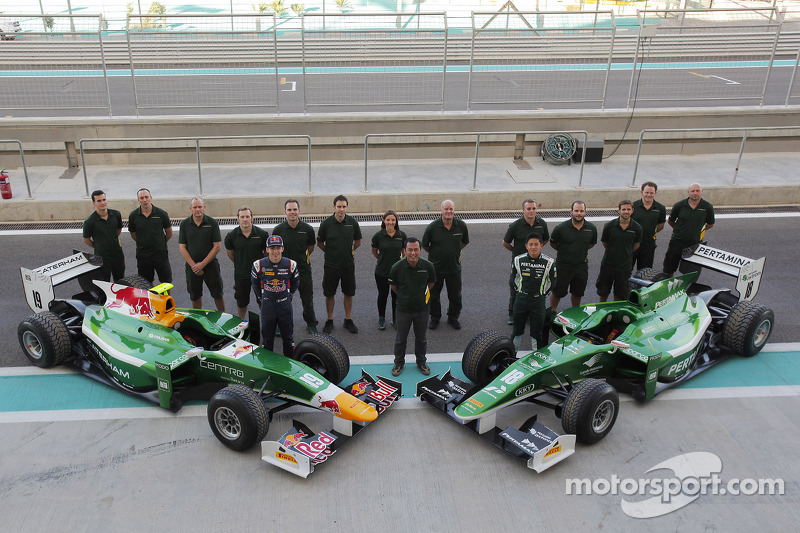 Yas Marina 2014: Pierre Gasly, Rio Haryanto, Caterham Racing