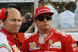 Kimi Raikkonen, Ferrari with Mark Arnall, Personal Trainer on the grid