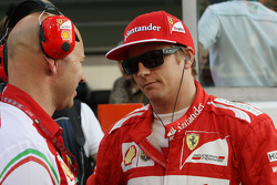 Kimi Raikkonen, Ferrari with Mark Arnall, Personal Trainer on the grid