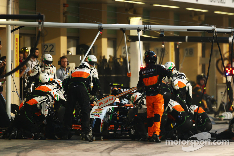 Sergio Perez, Sahara Force India F1 VJM07, effettua un pit stop