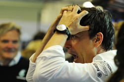 Toto Wolff, Mercedes AMG F1-aandeelhouder en Executive Director, viert de wereldtitel met het team