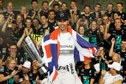 Race winner and World Champion Lewis Hamilton, Mercedes AMG F1 celebrates with the team
