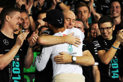 Race winner and World Champion Lewis Hamilton, Mercedes AMG F1 celebrates with Jock Clear, Mercedes AMG F1 and the team