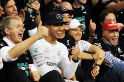 Race winner and World Champion Lewis Hamilton, Mercedes AMG F1 celebrates with the team
