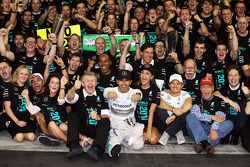 Race winner and World Champion Lewis Hamilton, Mercedes AMG F1 celebrates with the team