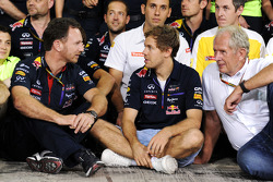 Red Bull Racing give thanks to the departing Sebastian Vettel, Red Bull Racing, with Christian Horner, Red Bull Racing Team Principal, and Dr Helmut Marko, Red Bull Motorsport Consultant