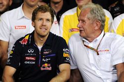 Dr Helmut Marko, Red Bull Motorsport Consultant, and Red Bull Racing give thanks to the departing Sebastian Vettel, Red Bull Racing