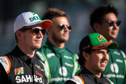 (L to R): Nico Hulkenberg, Sahara Force India F1 and Sergio Perez, Sahara Force India F1 at the end of season drivers' photograph