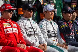 (L to R): Lewis Hamilton, Mercedes AMG F1 and Nico Rosberg, Mercedes AMG F1 at the end of season photograph