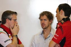 Pat Fry, Scuderia Ferrari, Technical Director and Sebastian Vettel