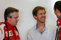 Pat Fry, Scuderia Ferrari, Technikchef, mit Sebastian Vettel