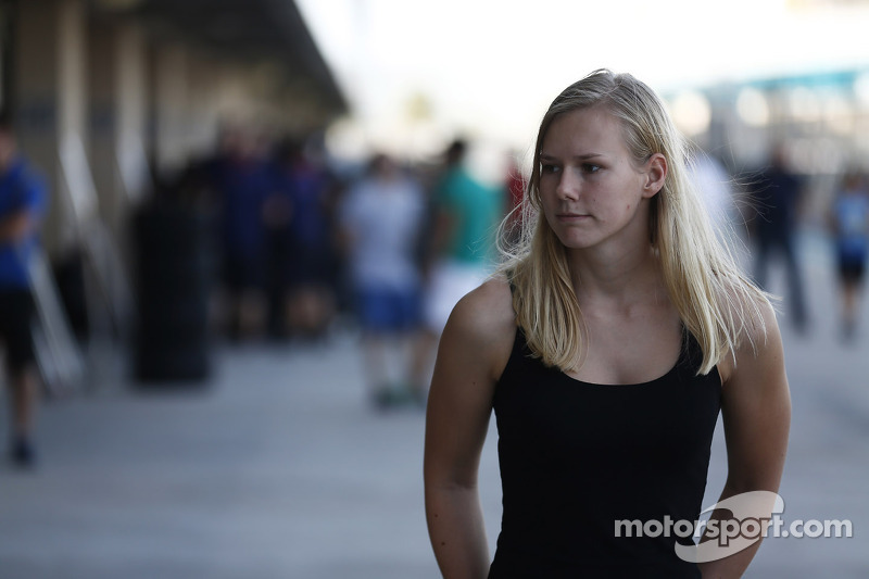 Beitske Visser, en el pit lane de GP3