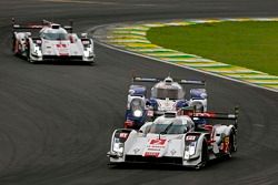 #2 Audi Sport Team Joest Audi R18 e-tron quattro: Marcel Fässler, Andre Lotterer, Benoit Tréluyer