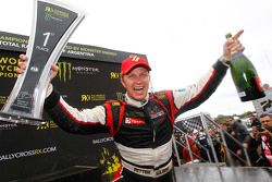 Vencedor Petter Solberg celebra