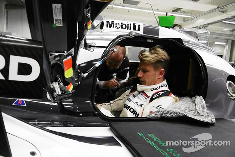 Nico Hulkenberg seduti nella Porsche 919 Hybrid