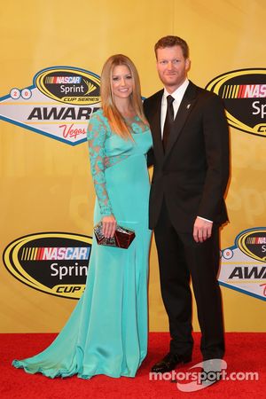 Dale Earnhardt Jr. y su novia Amy Reimann