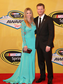 Dale Earnhardt Jr. y su novia Amy Reimann